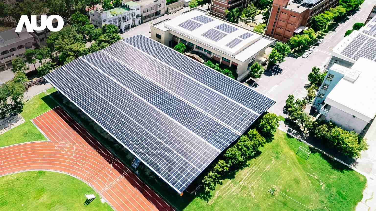 开云电子SunSteel光电整合型浪板具备快速安装、、轻量化优势，，，可提升15%发电效能，，，通过国际IEC与台湾VPC认证安全、、、防漏、、耐候标准