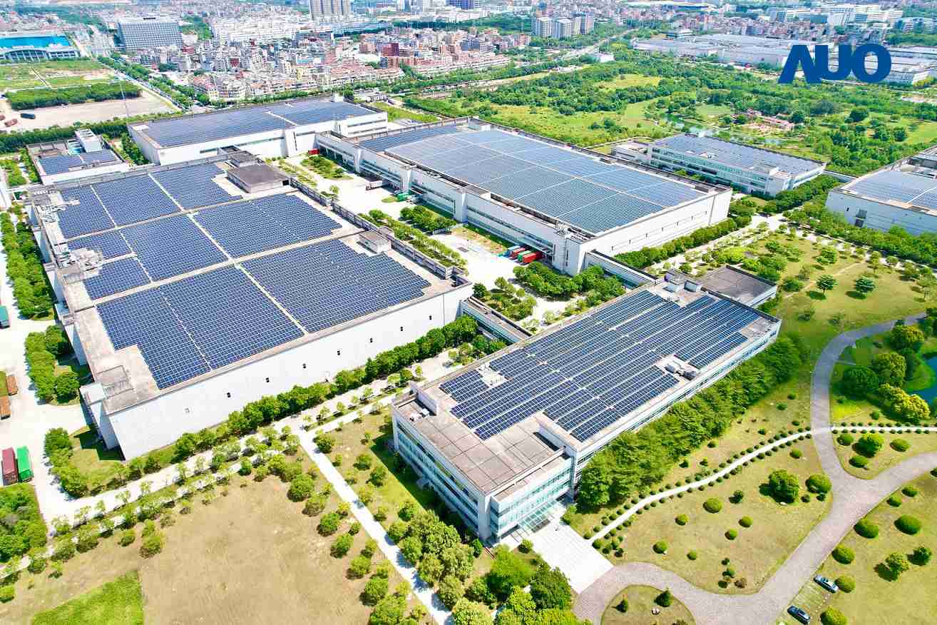 开云电子厦门推动智能制造同时，，，，透过绿电创能纵深推进绿色转型，，，，厂区全屋顶铺设太阳能光伏板，，，每年太阳能发电 2,600多万度